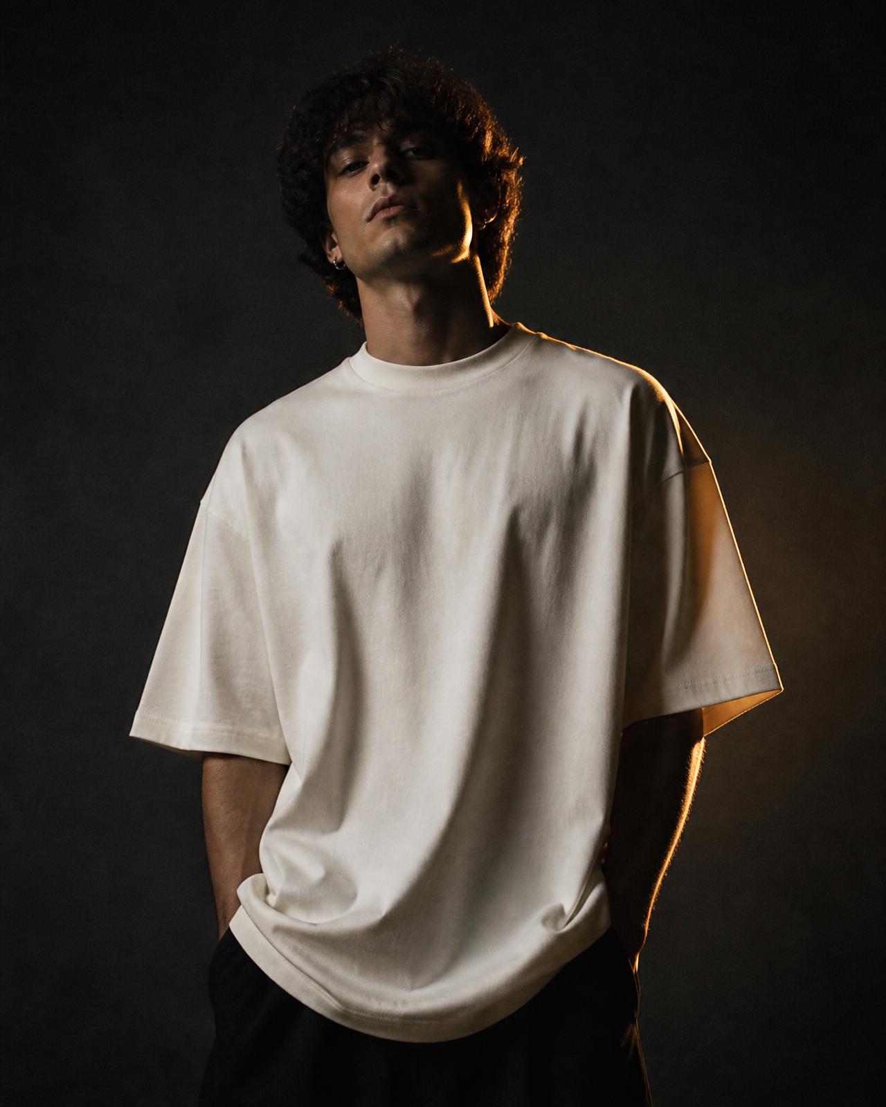 Model wearing the VERSO 2.O bone heavyweight t-shirt